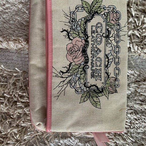 ❌SOLD❌Coach pouch/clutch/wrislet all in one - Picture 2 of 3